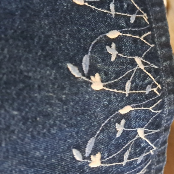 Denim skirt size 13/14 of 100% Cotton. Waist: 31 inches w/zipper back and 19 Len - Picture 2 of 5